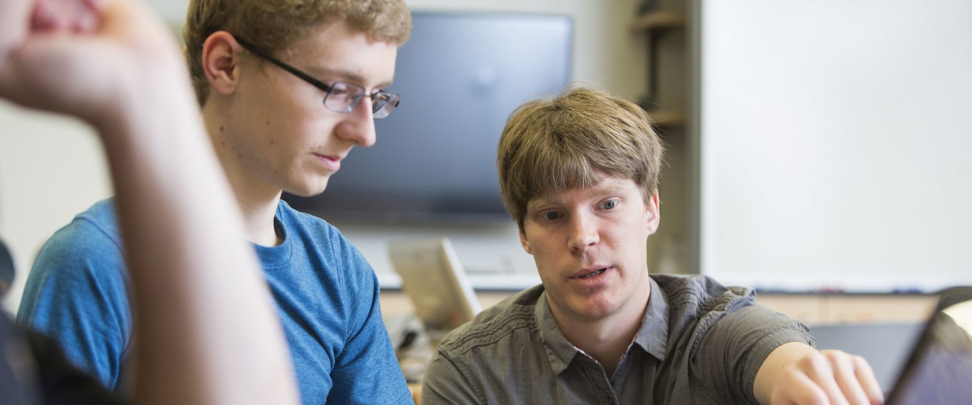 A Comprehensive Look at Geometrical Optics for Physics, Maths, and Computing Students